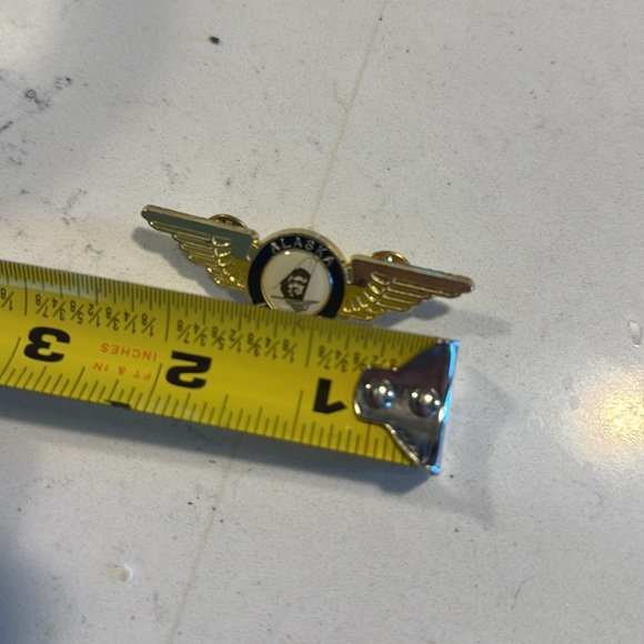 Alaska Airlines Winged With Face On Plane Tail Lapel Pin Brooch - Picture 4 of 5